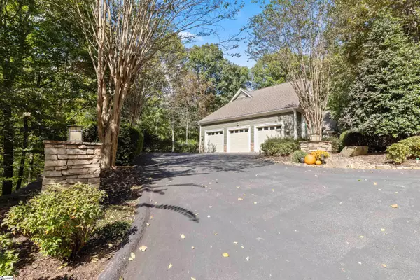 Travelers Rest, SC 29690-4022,913 High Knoll Way