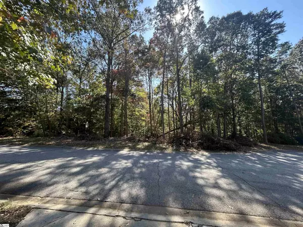 107 Woodland Hills Lane, Fountain Inn, SC 29644