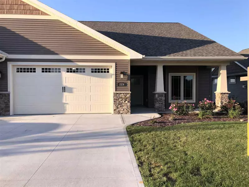 1329 PRAIRIE LAKE CIR, Neenah, WI 54956-0000