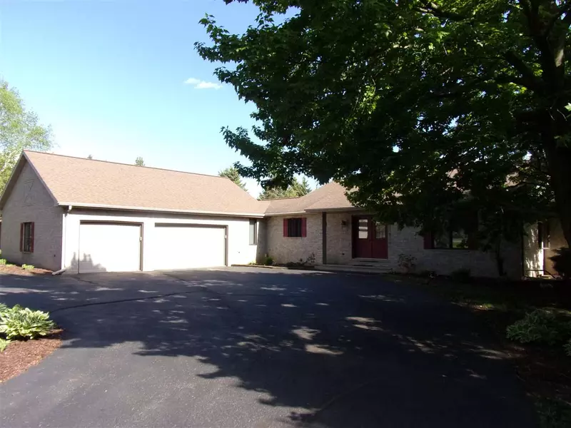 W8953 STEINACKER HTS, Hortonville, WI 54944
