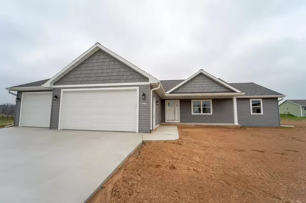 2275 MAYEK DR, Waupaca, WI 54981