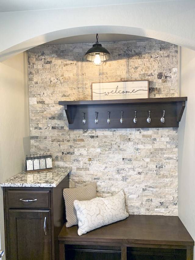 Pulaski, WI 54162,822 SHARON LN