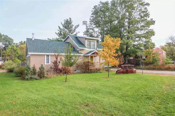 725 SHEARER ST, Waupaca, WI 54981