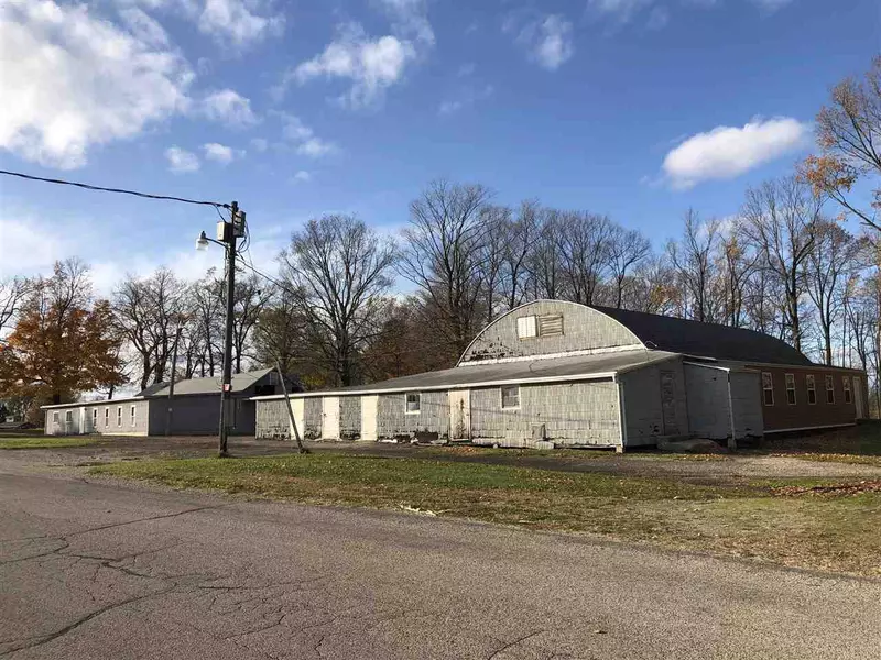 W1828 HOFA PARK DR, Seymour, WI 54165