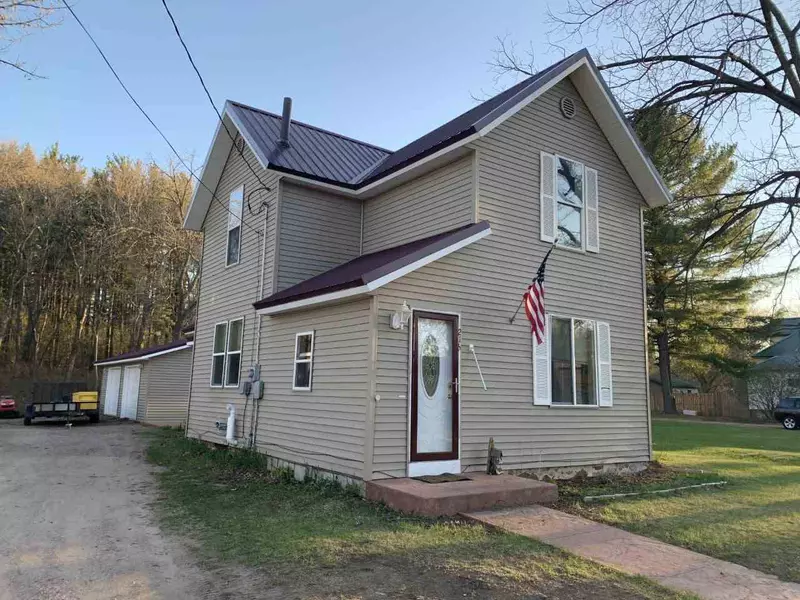 215 E SOUTH LAKE ST, Hancock, WI 54943