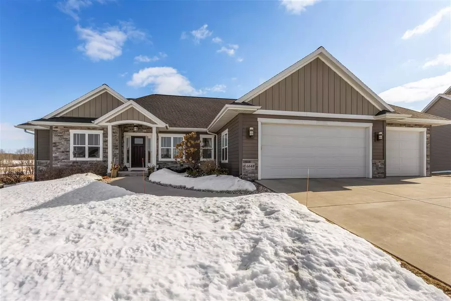6648 N KUREY DR, Appleton, WI 54913