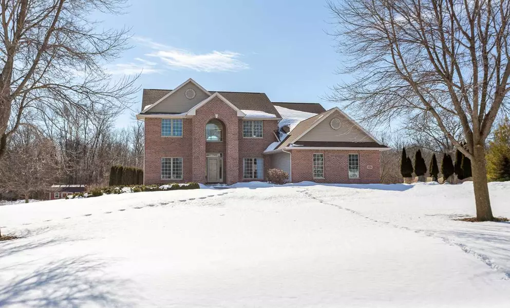3557 GOLF WOOD DR, Neenah, WI 54956