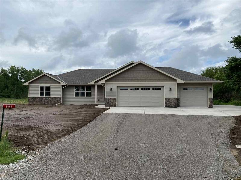 8663 FRANKS LN, Pulaski, WI 54162-9635