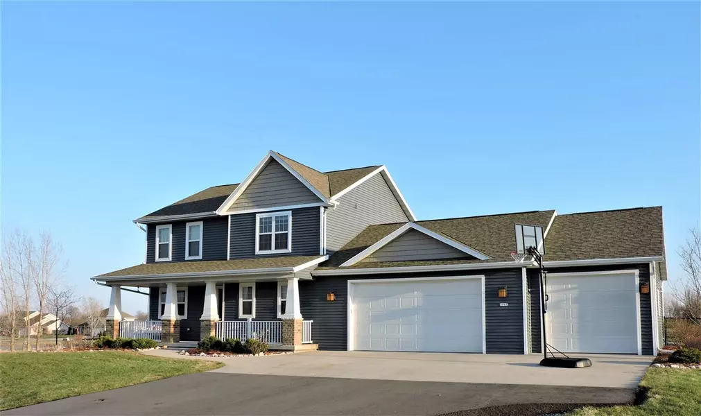 3945 BRAEBURN ST, Oshkosh, WI 54904