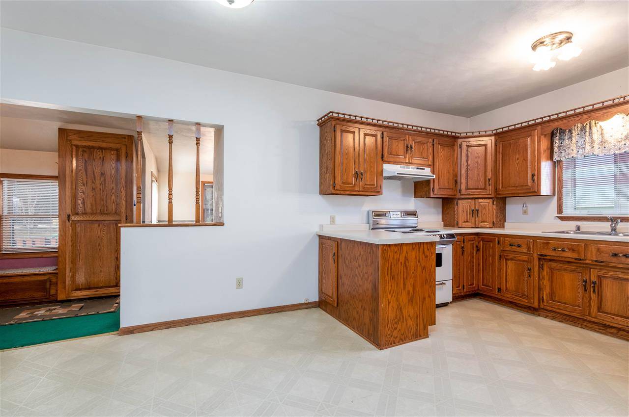 Pulaski, WI 54162-9225,327 E CEDAR ST