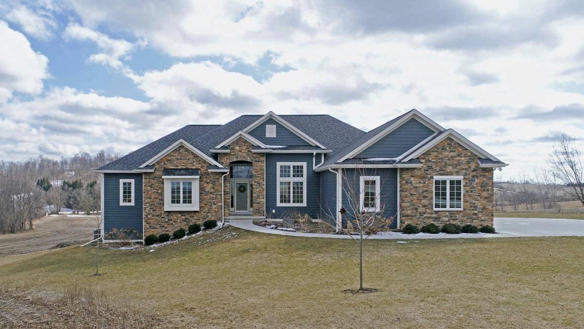 W3374 SUNSET DR, Campbellsport, WI 53010
