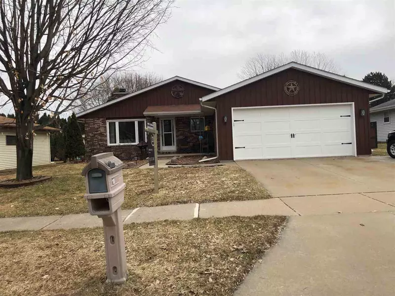 18 SOLAR CIR, Appleton, WI 54915-4760