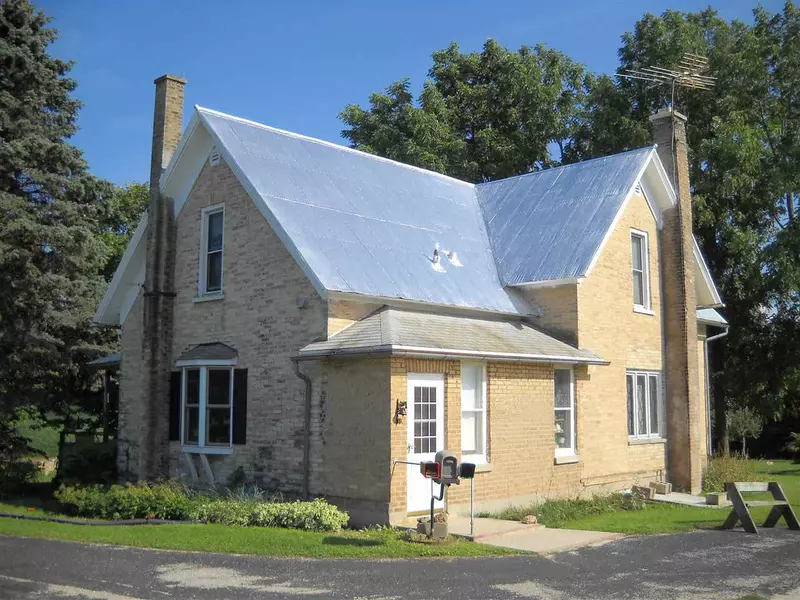 14006 CROSSROAD DR, Mishicot, WI 54228