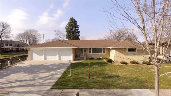 Oshkosh, WI 54901-2004,824 LEEWARD CT