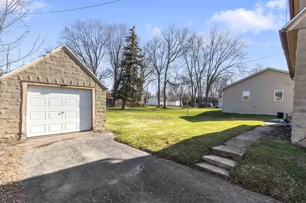 Appleton, WI 54915,112 E HOOVER AVE