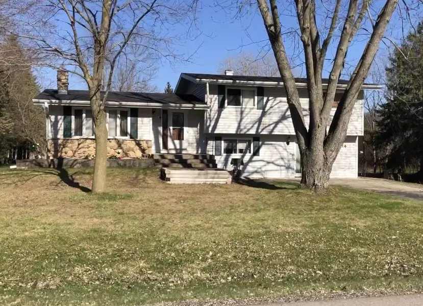 214 FURY LN, Neenah, WI 54956
