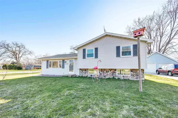 1033 CARDINAL LN, Howard, WI 54313-6856