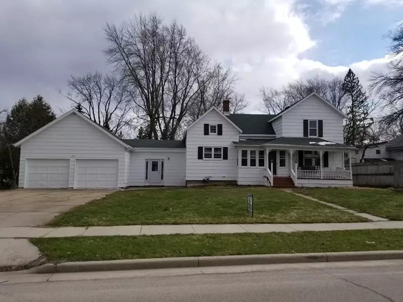 224 E PEARL ST, Seymour, WI 54165