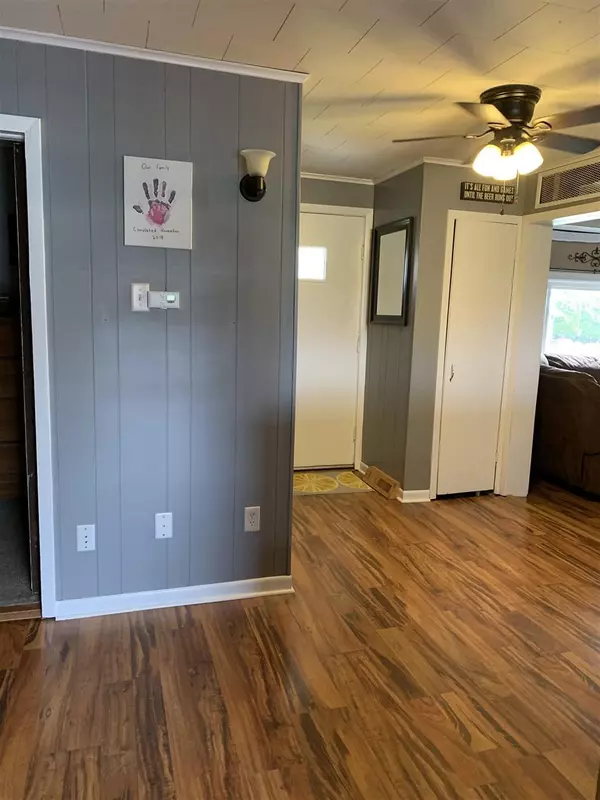 Oshkosh, WI 54902-6939,137 W 18TH AVE