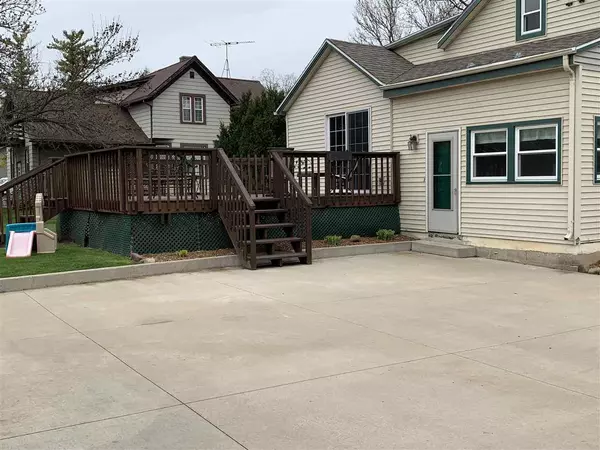 Oshkosh, WI 54902-6939,137 W 18TH AVE