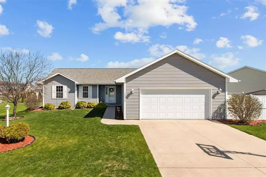 2272 SPRING MEADOW DR, Neenah, WI 54956