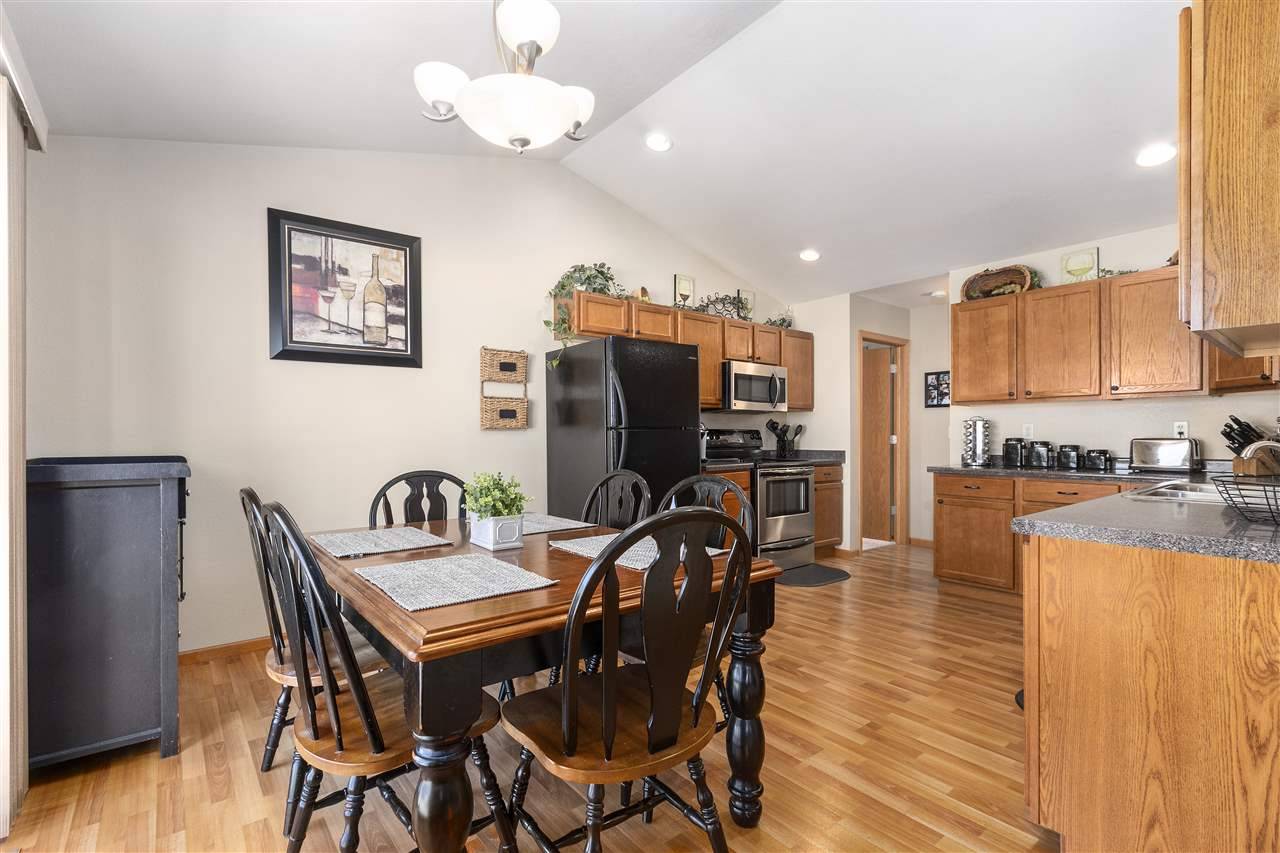 Neenah, WI 54956,2272 SPRING MEADOW DR