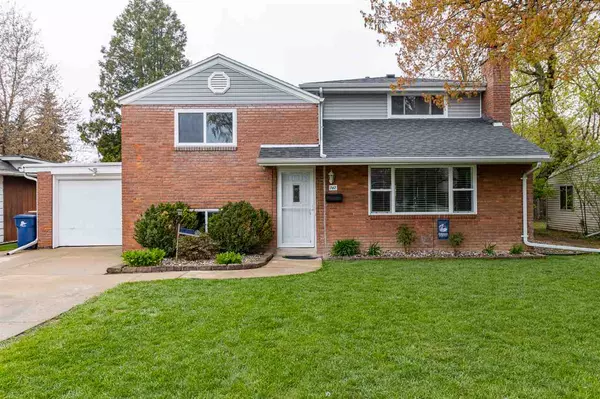 747 CARVER LN, Menasha, WI 54952