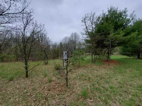 GARDEN GATEWAY, Almond, WI 54909