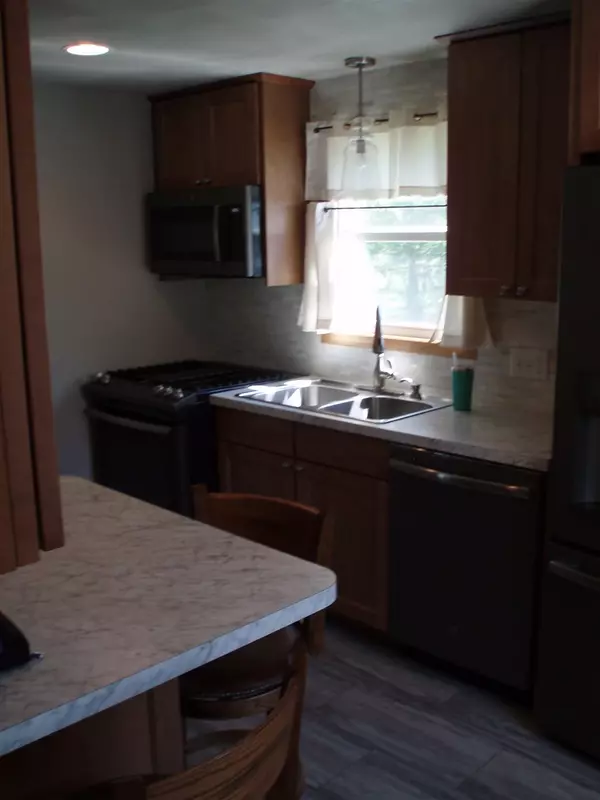 Neenah, WI 54956,1916 HENRY ST