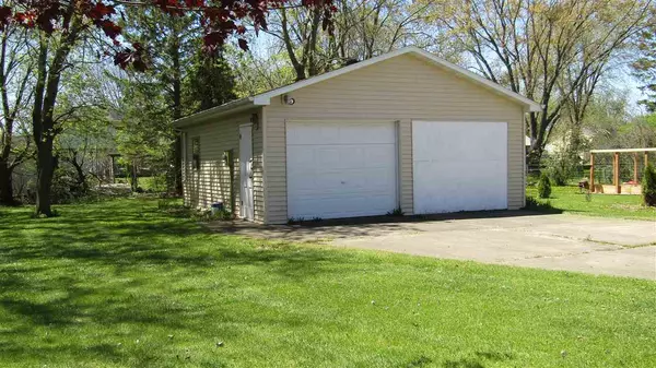 Green Bay, WI 54301,820 DAUPHIN ST