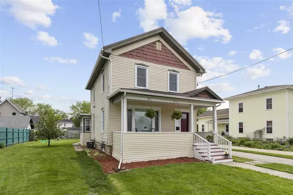 304 W FOREST AVE, Neenah, WI 54956