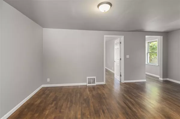 Oshkosh, WI 54901,2342 N MAIN ST
