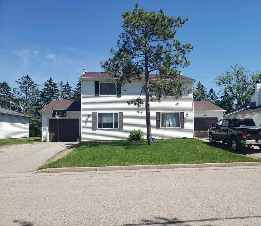 1040 BROOKWOOD DR, Neenah, WI 54956