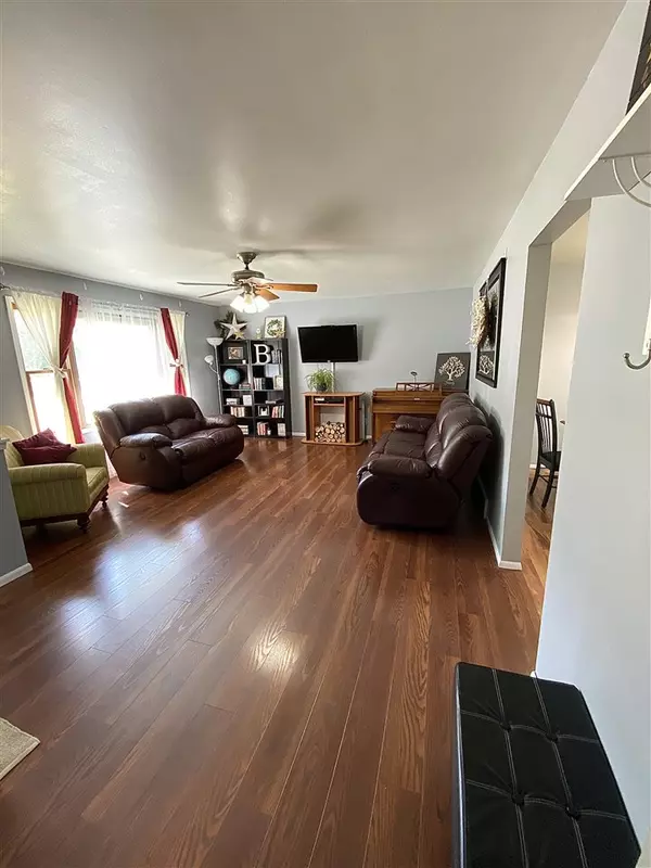 Oshkosh, WI 54901-2439,1927 OAK ST