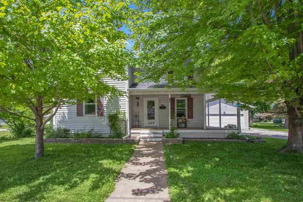 Seymour, WI 54165,307 W PEARL ST