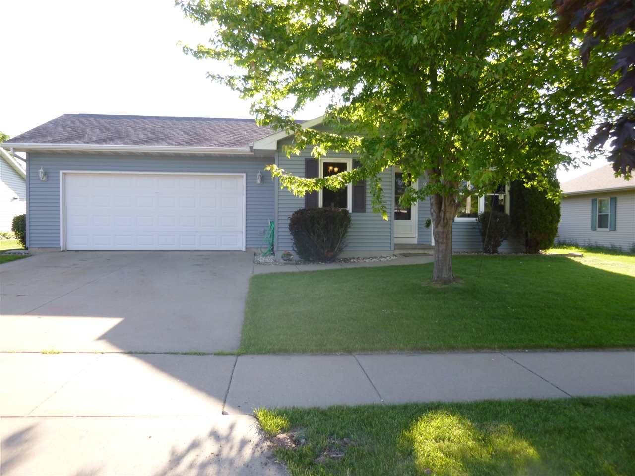 3813 PURPLE CREST DR, Oshkosh, WI 54901-8212