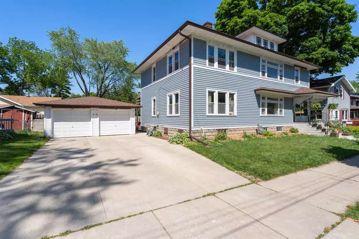 Green Bay, WI 54301-3422,1113 LAWE ST