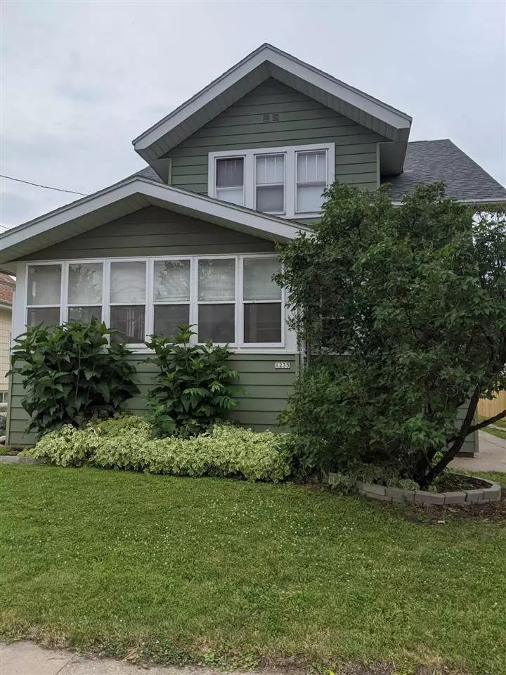 Oshkosh, WI 54901,1235 WESTERN ST