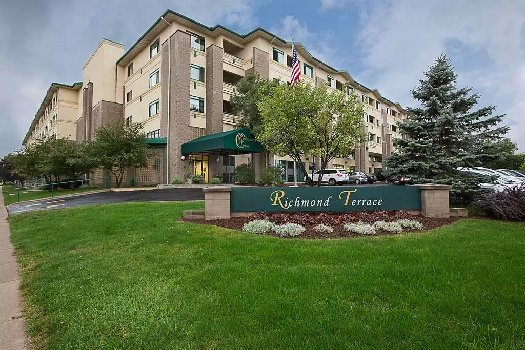 Appleton, WI 54911-4697,400 N RICHMOND ST #433