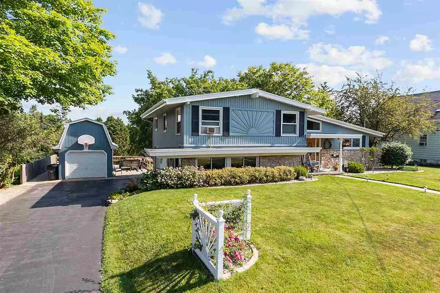 519 W HIGH ST, Seymour, WI 54165