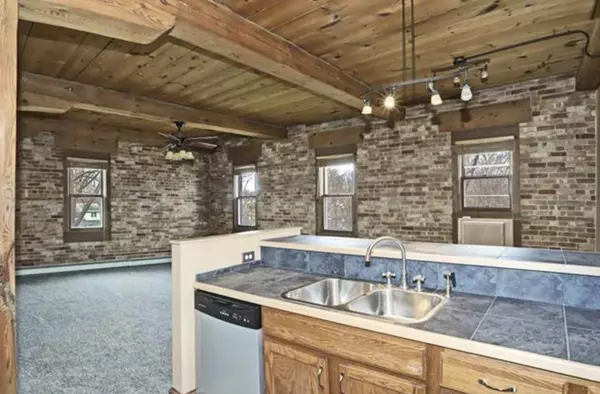 Omro, WI 54963,251 E MAIN ST #202