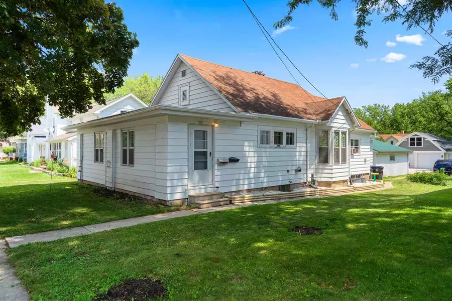 226 CLEVELAND ST, Brillion, WI 54110-1302