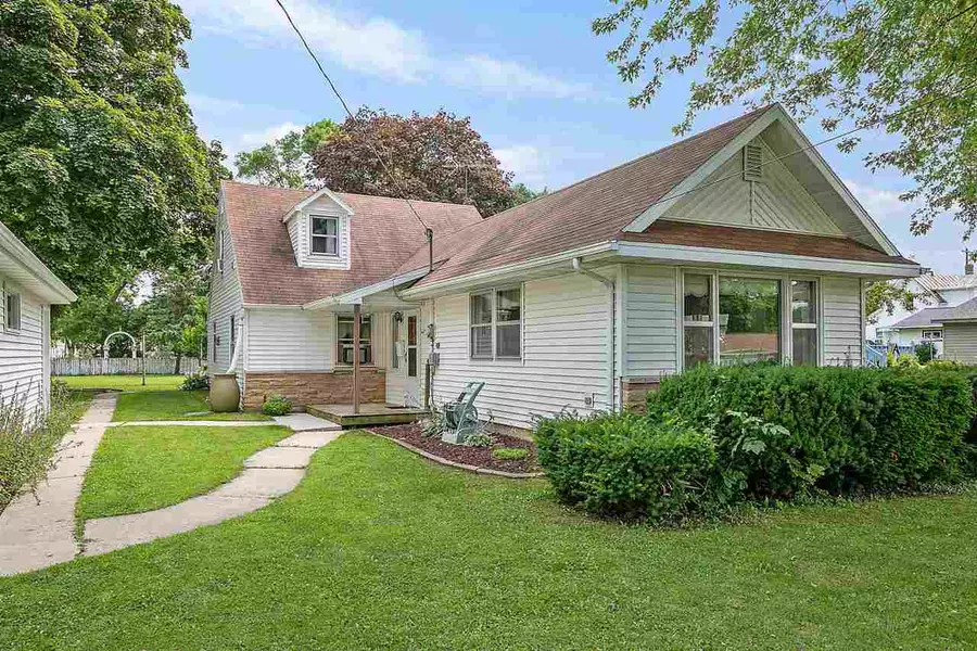 320 COLUMBUS AVE, Brillion, WI 54110-1050