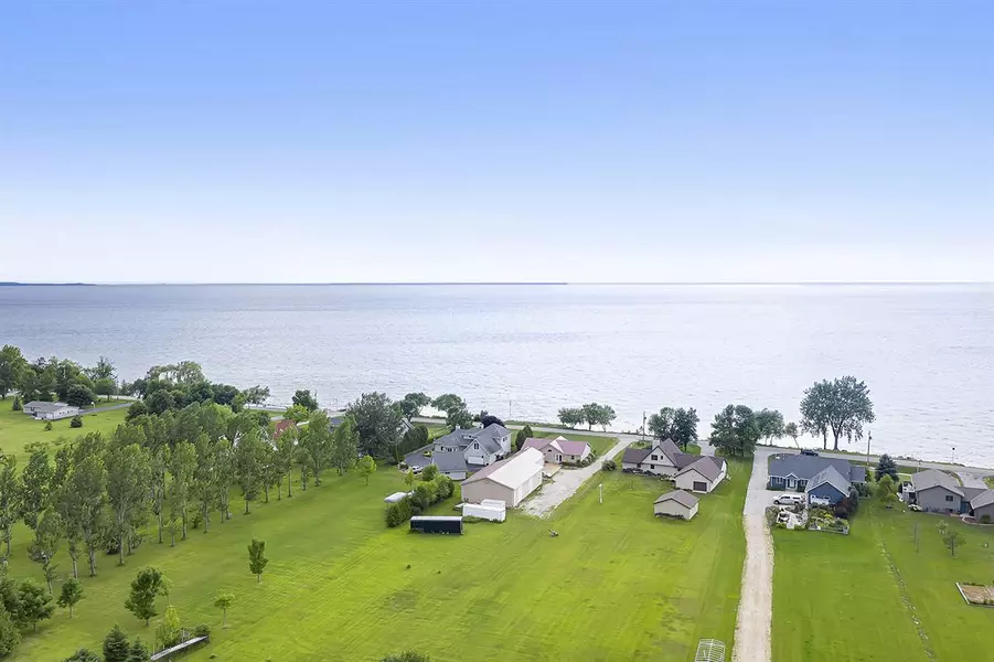 1062 S BAY SHORE RD, Brussels, WI 54204