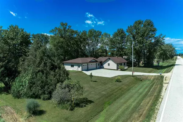 W9907 HWY F, Bear Creek, WI 54922