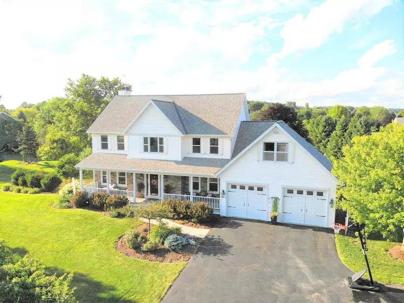 W5870 WOODLAND RD, Plymouth, WI 53073-3346