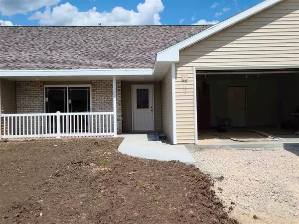 108 STONE CASTLE DR, Fond Du Lac, WI 54935