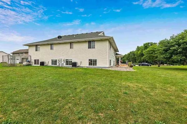 Seymour, WI 54165,955 NORTHWOODS DR