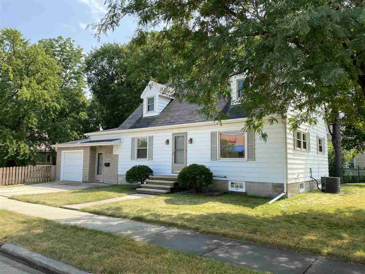 Little Chute, WI 54140-1742,217 W LINCOLN AVE