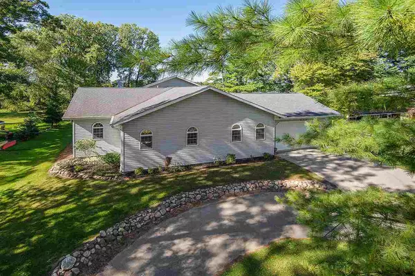 Clintonville, WI 54929-8559,W8530 LAKE VIEW CIR